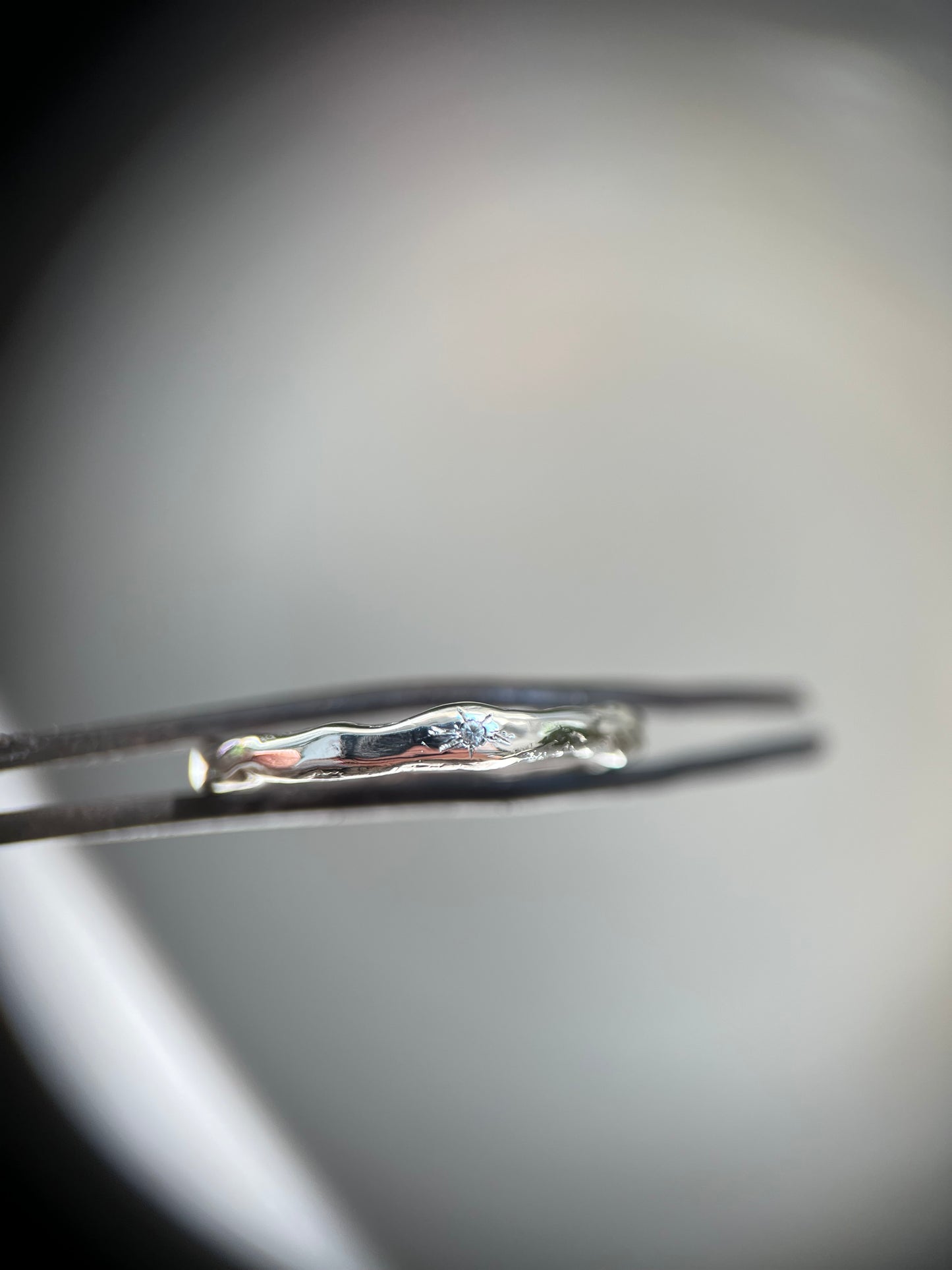 Anillo de compromiso con diamantes orgánicos