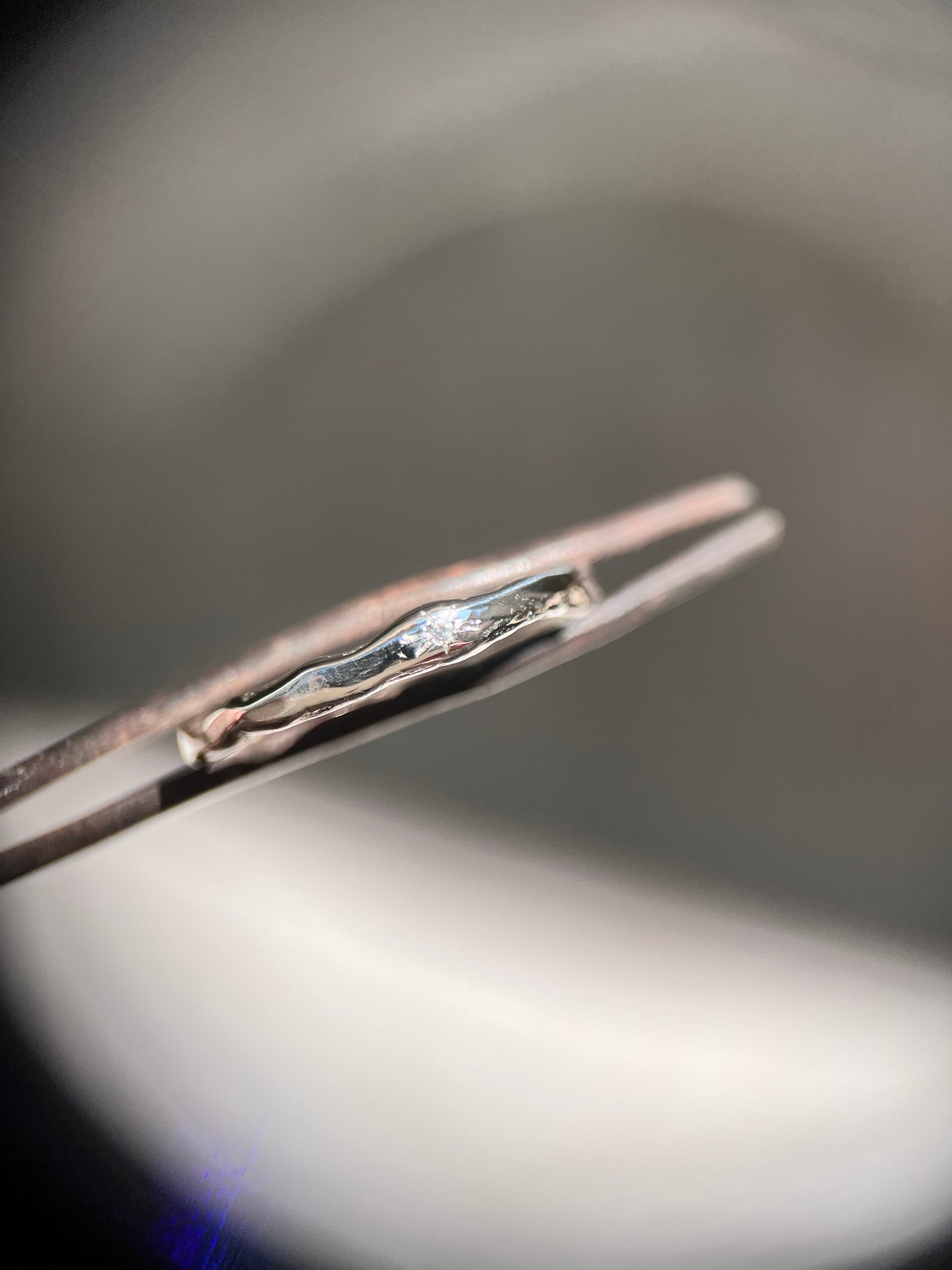 Anillo de compromiso con diamantes orgánicos