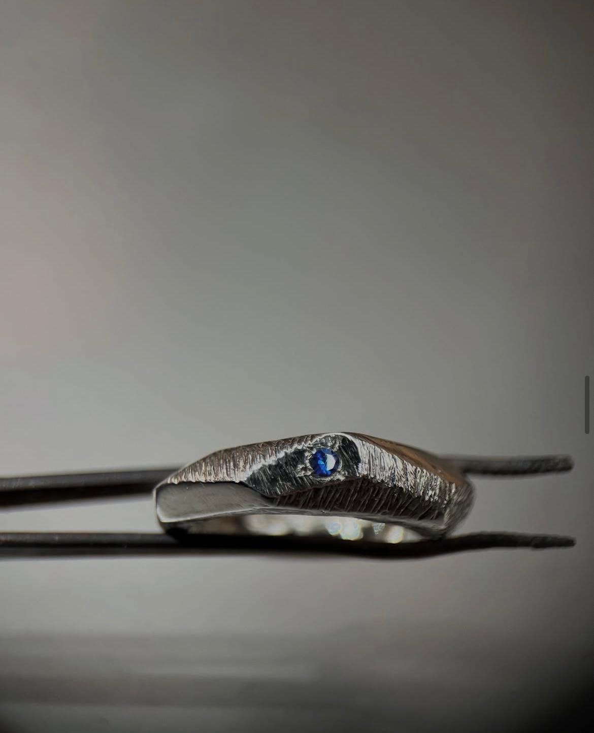 Anillo de compromiso con diamantes orgánicos