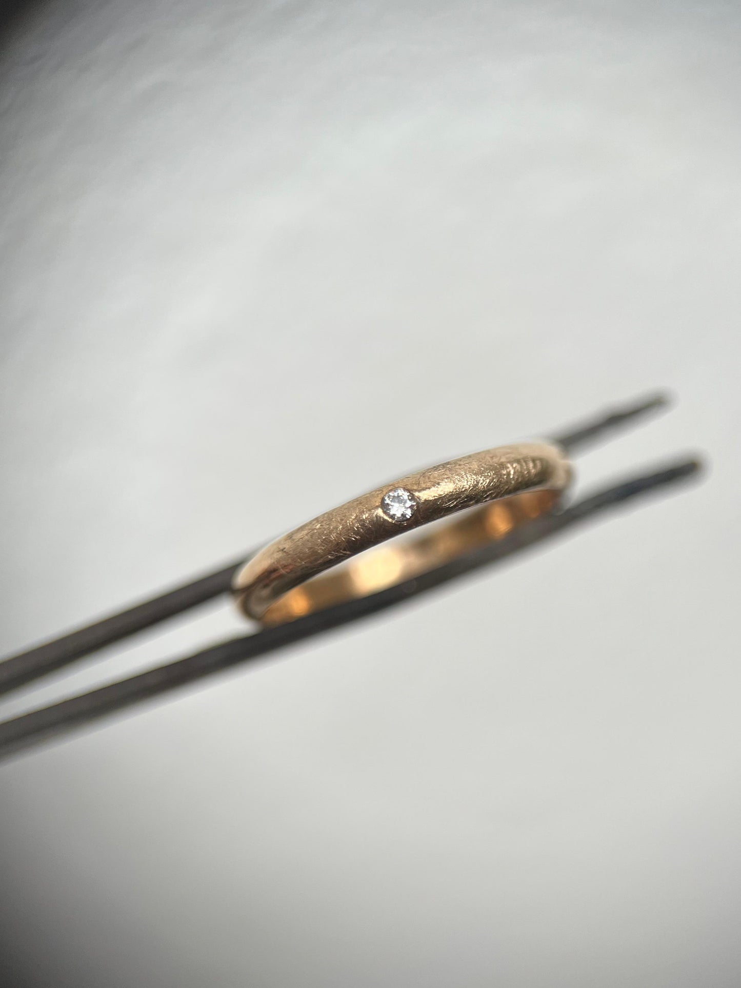 Contemporary Wedding bands 18k Gold - ice effect with diamond