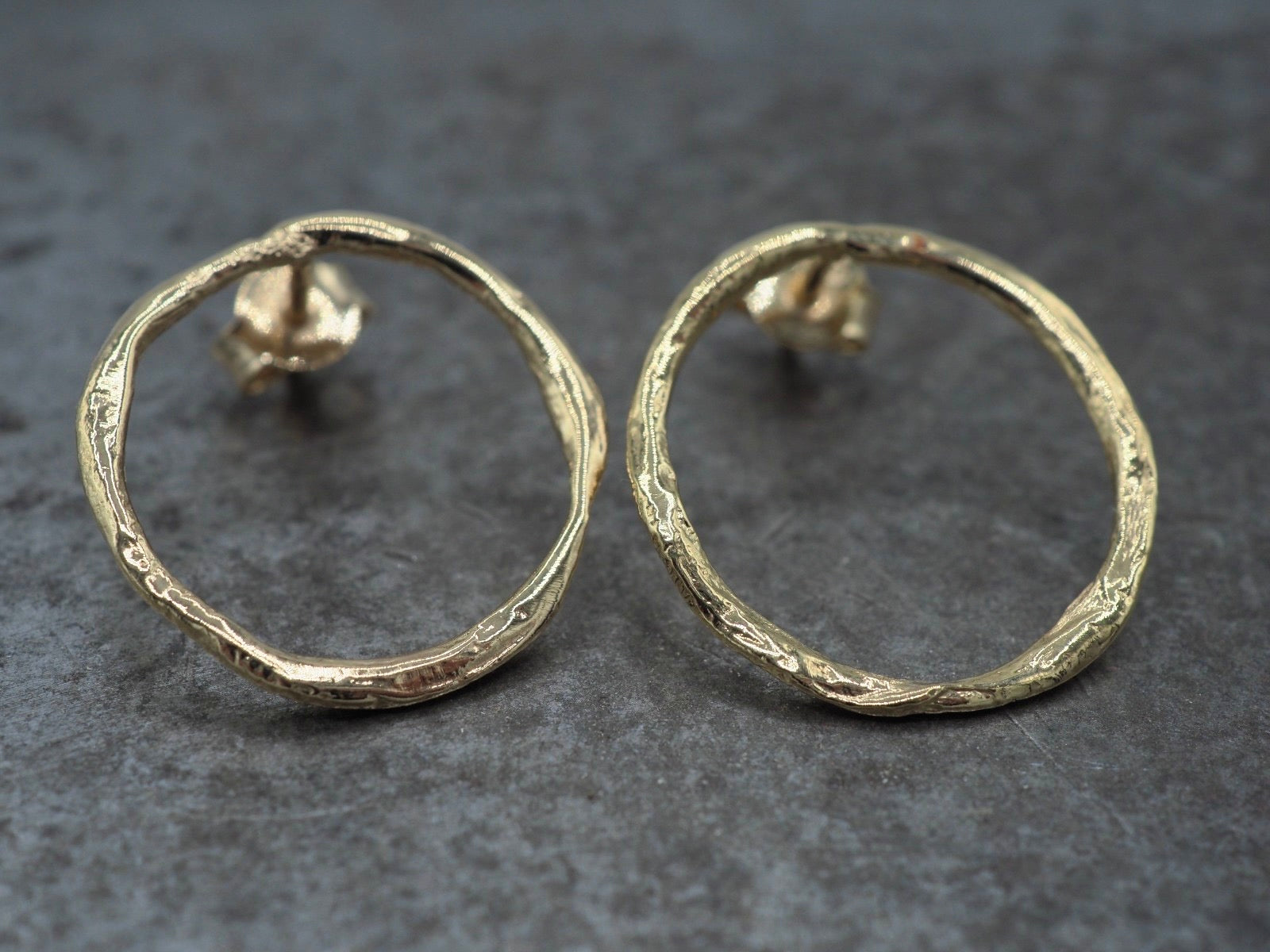 Círculos líquidos rellenos de oro