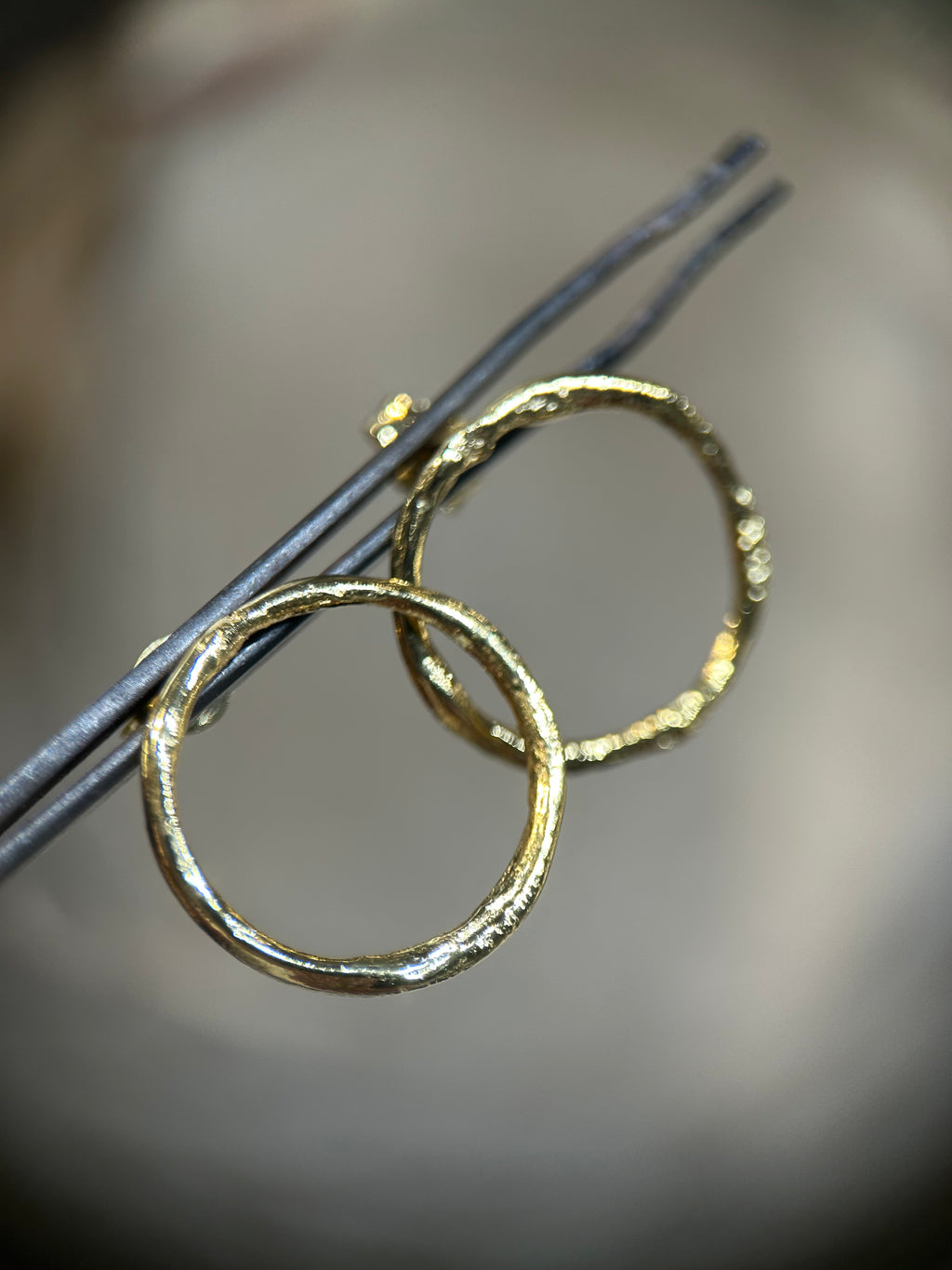 Círculos líquidos rellenos de oro