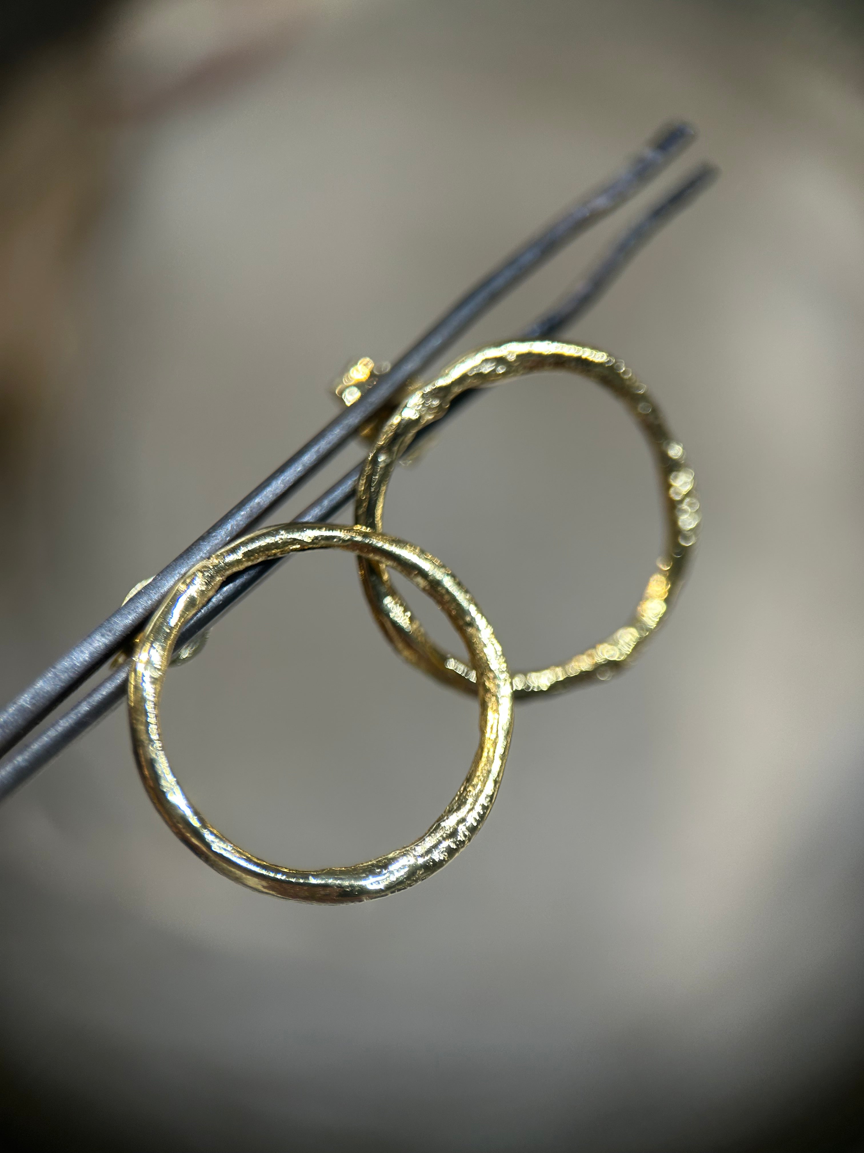 Círculos líquidos rellenos de oro
