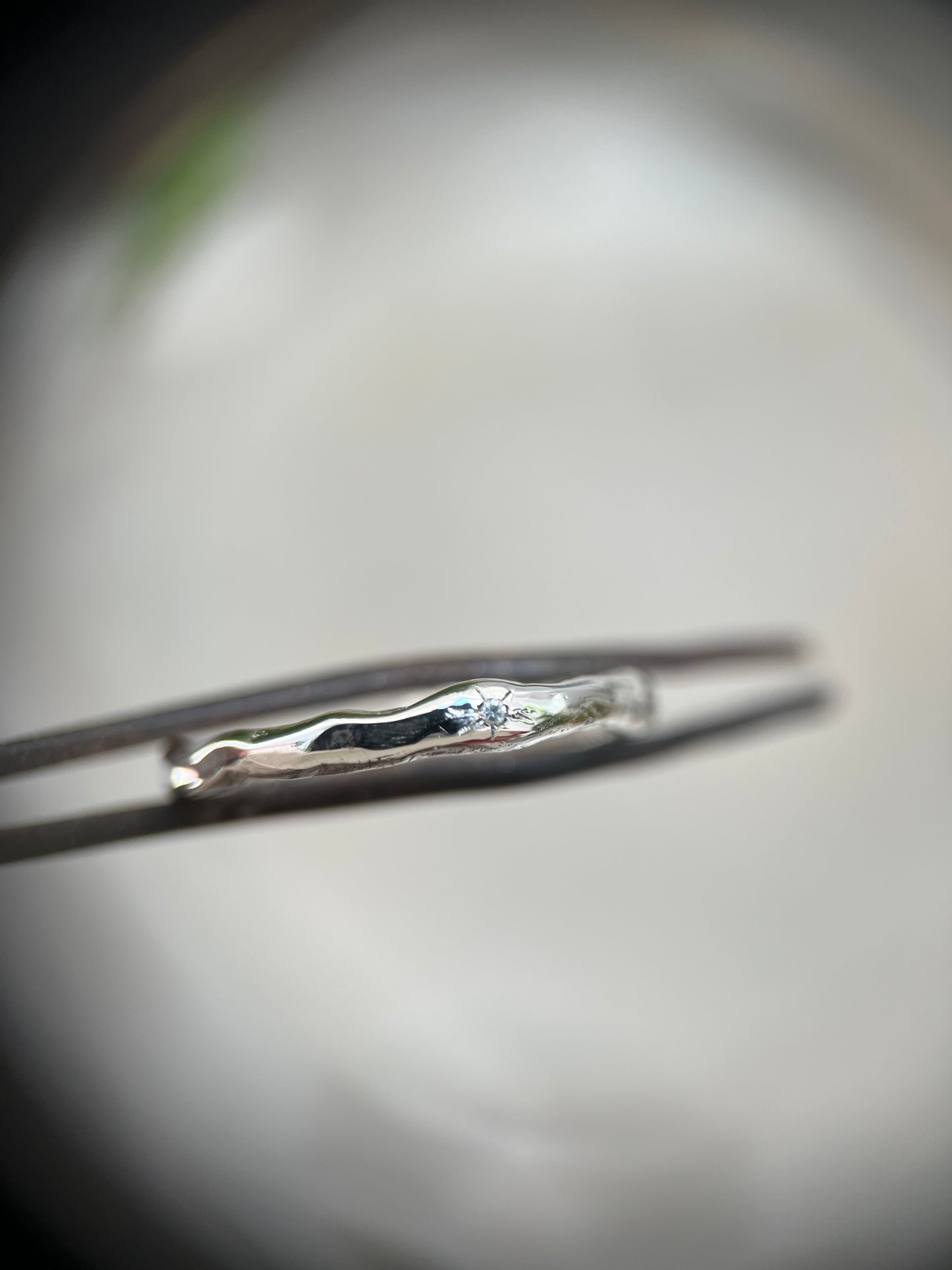 Anillo de compromiso con diamantes orgánicos