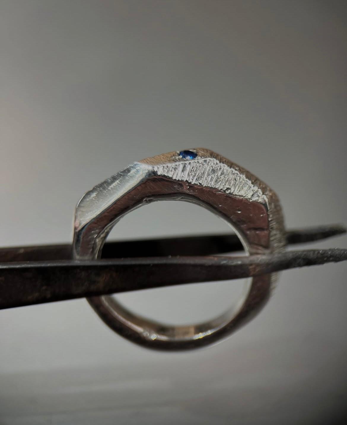 Anillo de compromiso con diamantes orgánicos