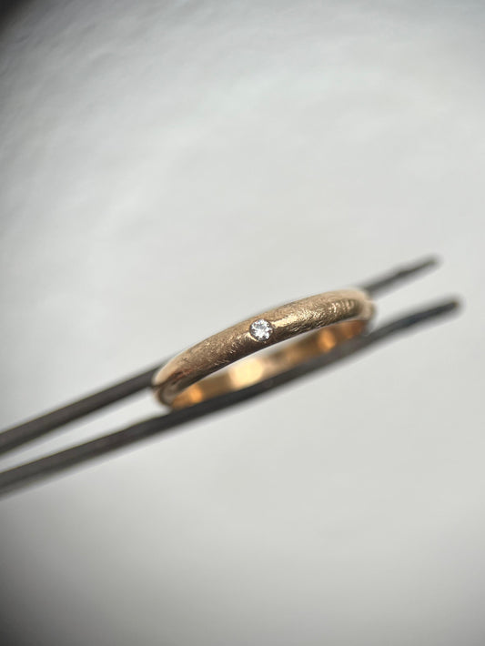 Contemporary Wedding bands 18k Gold - ice effect with diamond